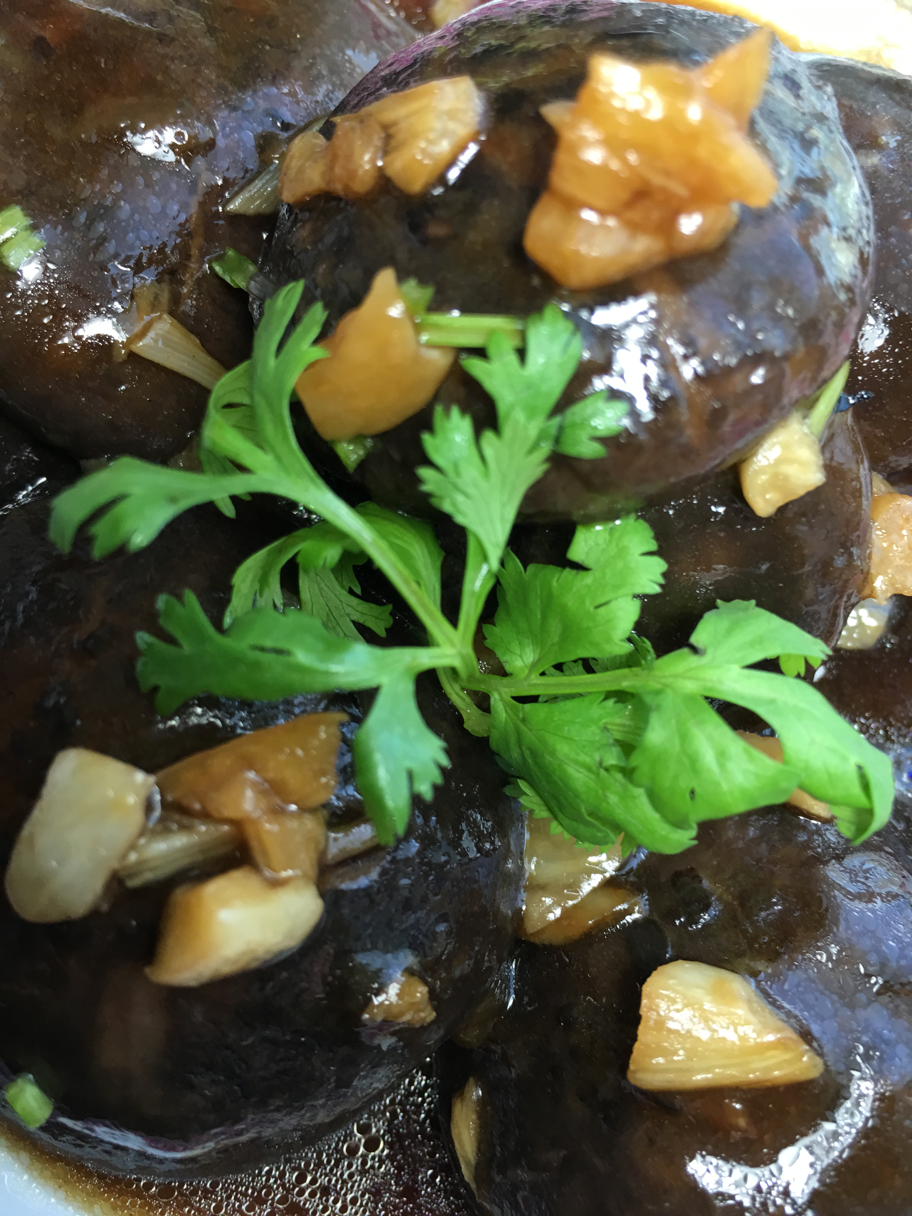 Stew Chinese Mushrooms with Garlic Chinese Wine